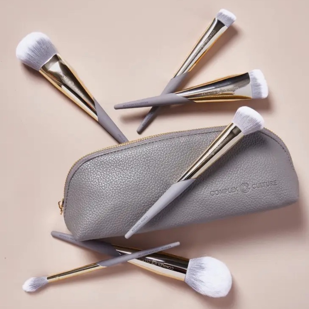 💜 2/$29! Complex Culture Gray Luxe Vegan Leather Makeup or Brush Bag *NEW